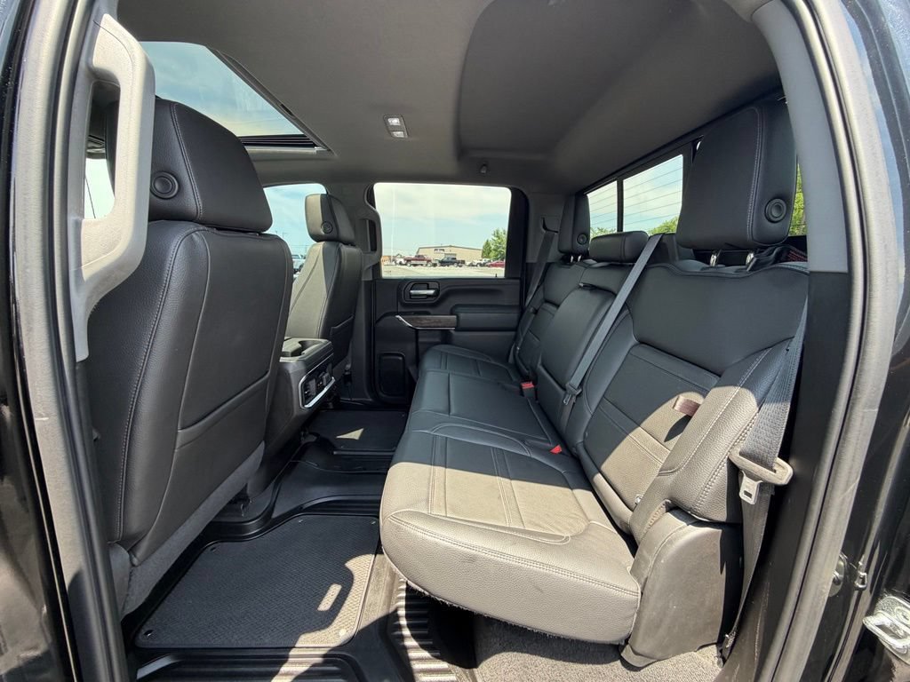 Used 2022 GMC Sierra 2500 Denali w/ Denali Black Diamond Edition AWD/4WD image 7