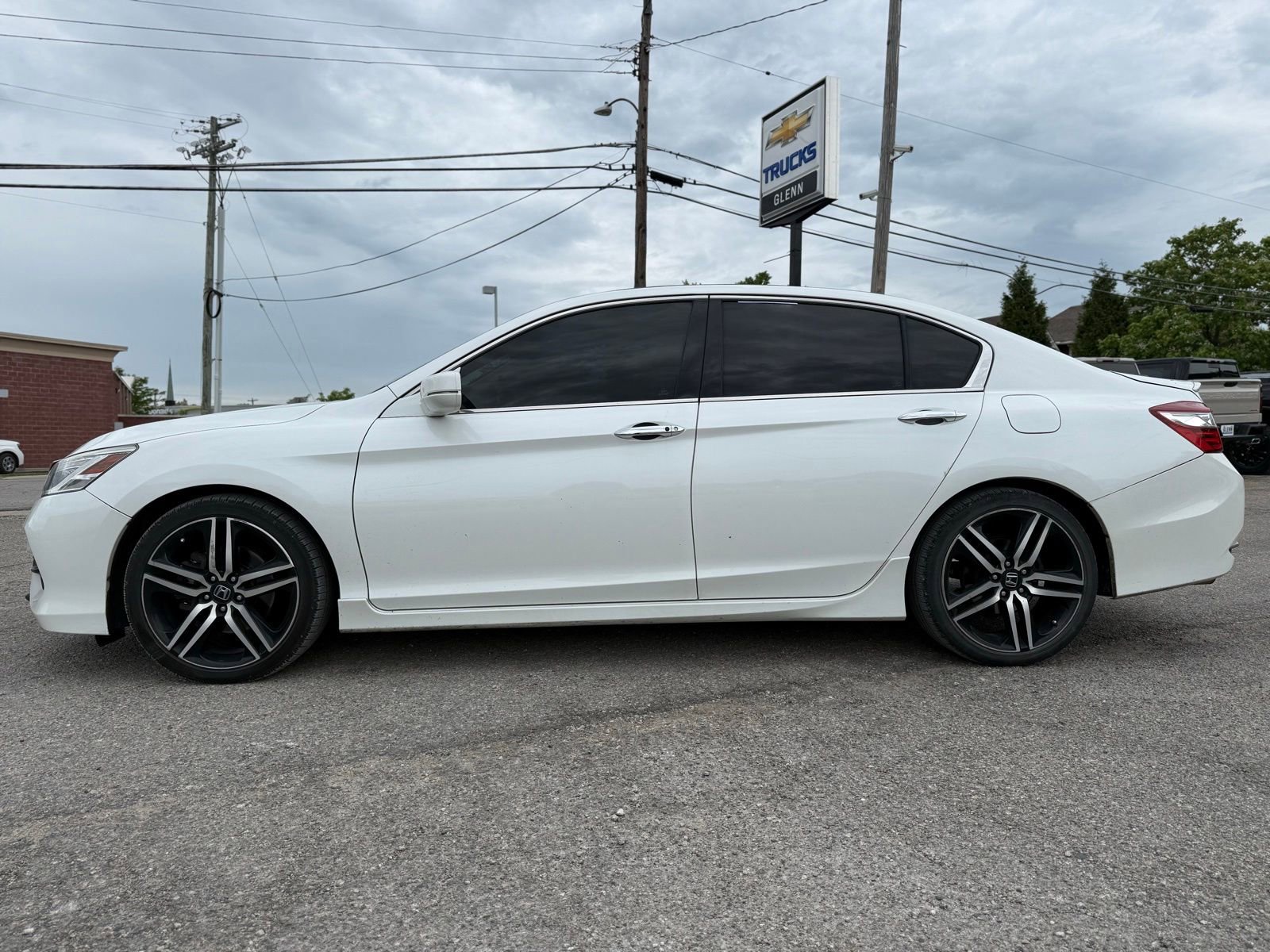 Used 2016 Honda Accord Touring image 3
