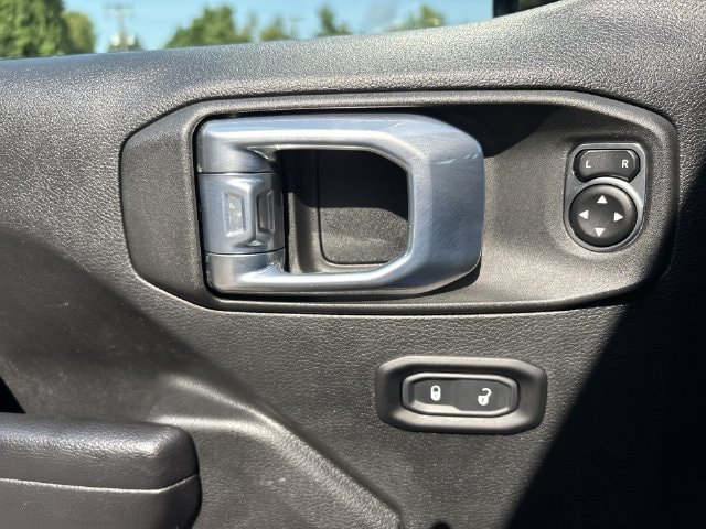 Used 2021 Jeep Wrangler Sport AWD/4WD image 13
