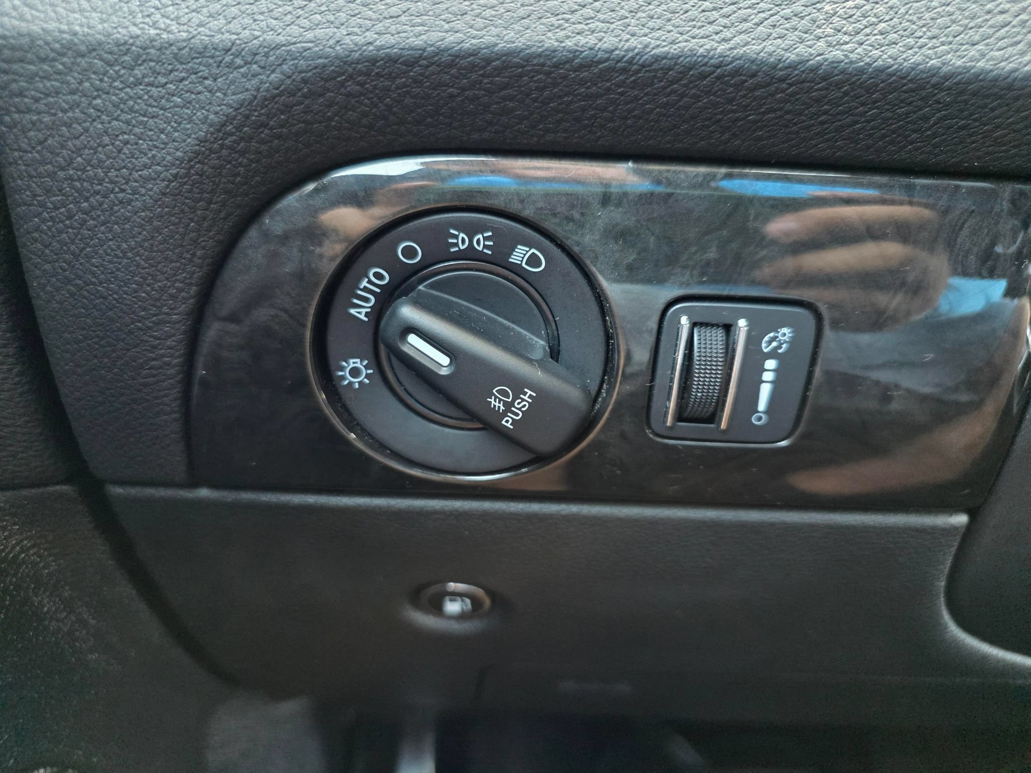 Used 2015 Dodge Durango Citadel w/ Technology Group AWD/4WD image 23