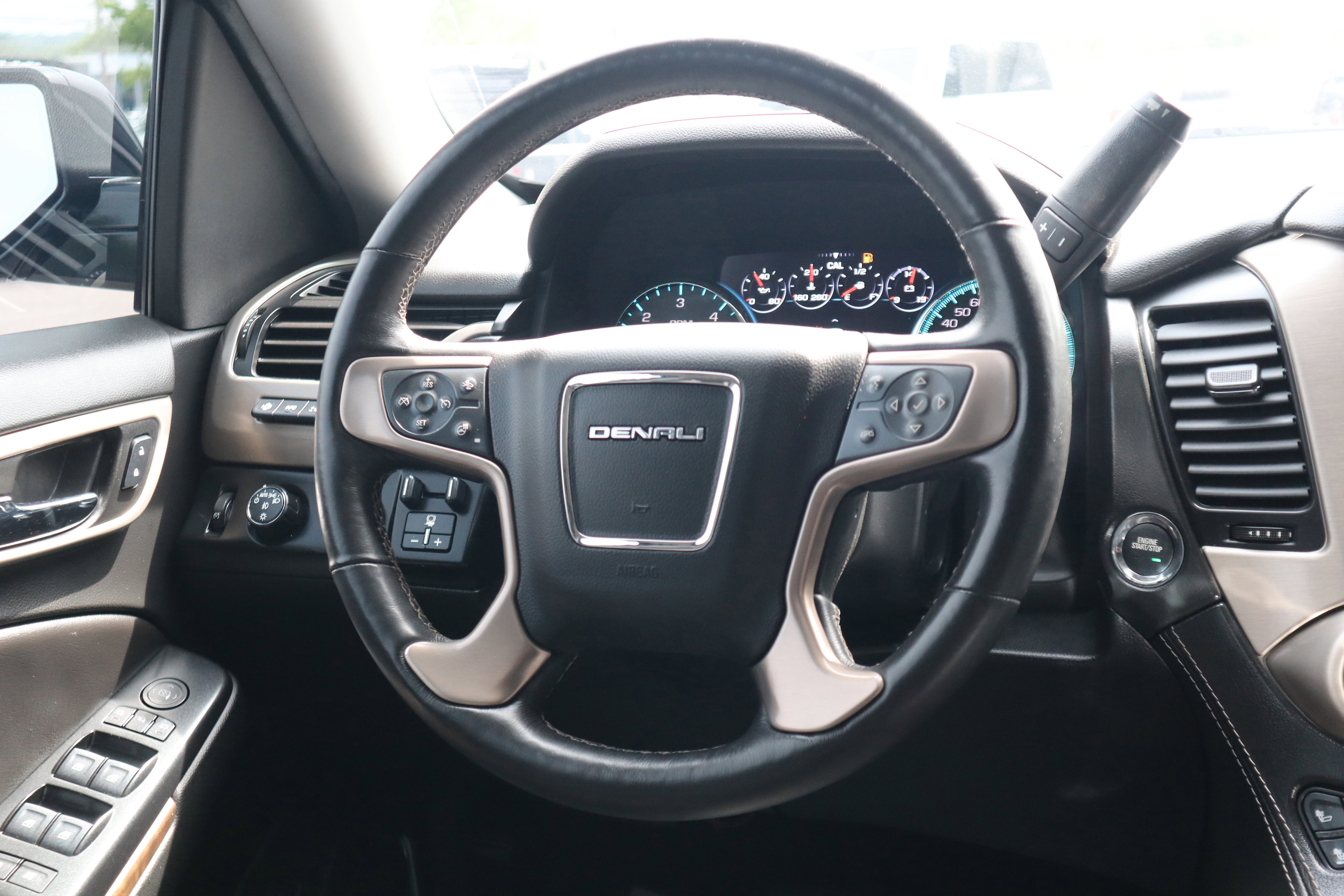 Used 2018 GMC Yukon Denali w/ Open Road Package AWD/4WD image 14