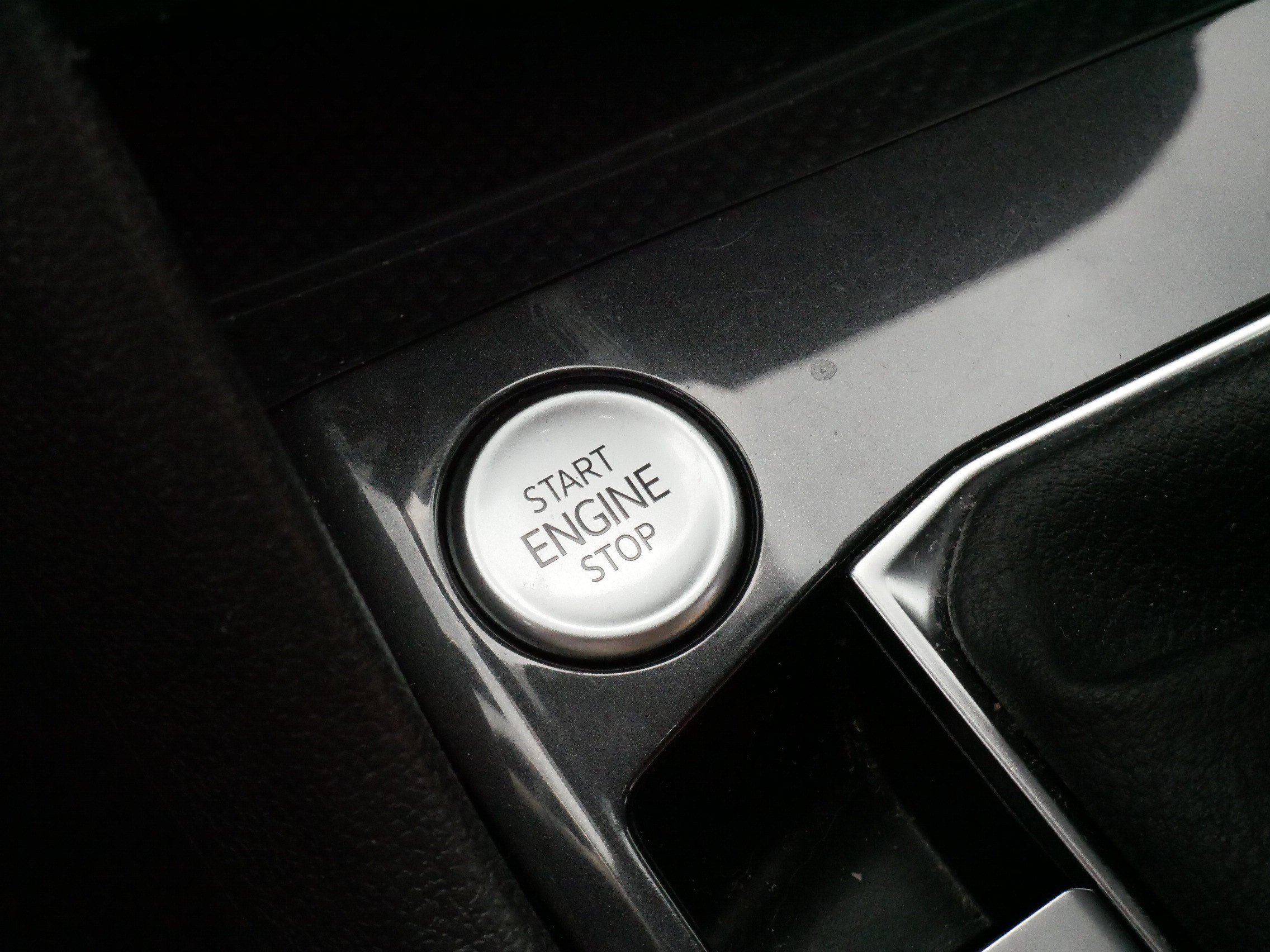 Used 2024 Volkswagen Tiguan SE R-Line AWD/4WD image 27