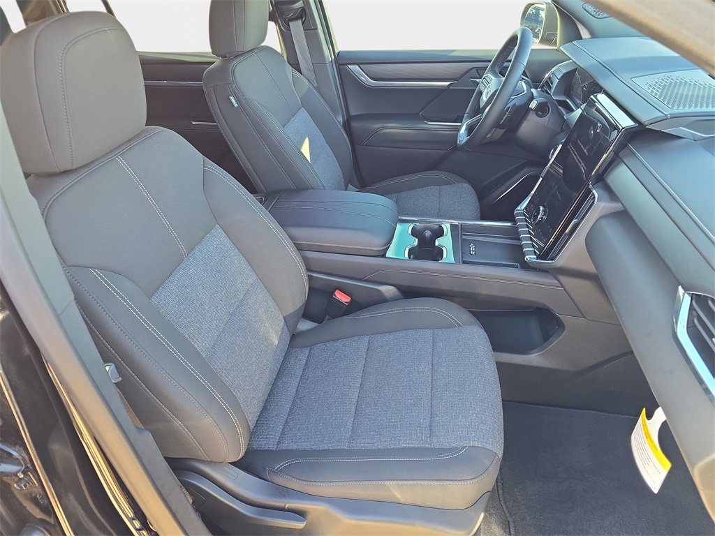 New 2025 GMC Acadia Elevation image 10