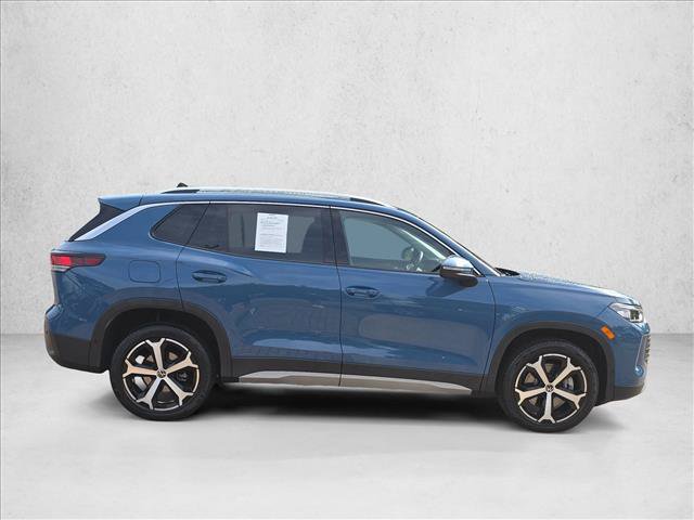 Used 2025 Volkswagen Tiguan SE AWD/4WD image 4