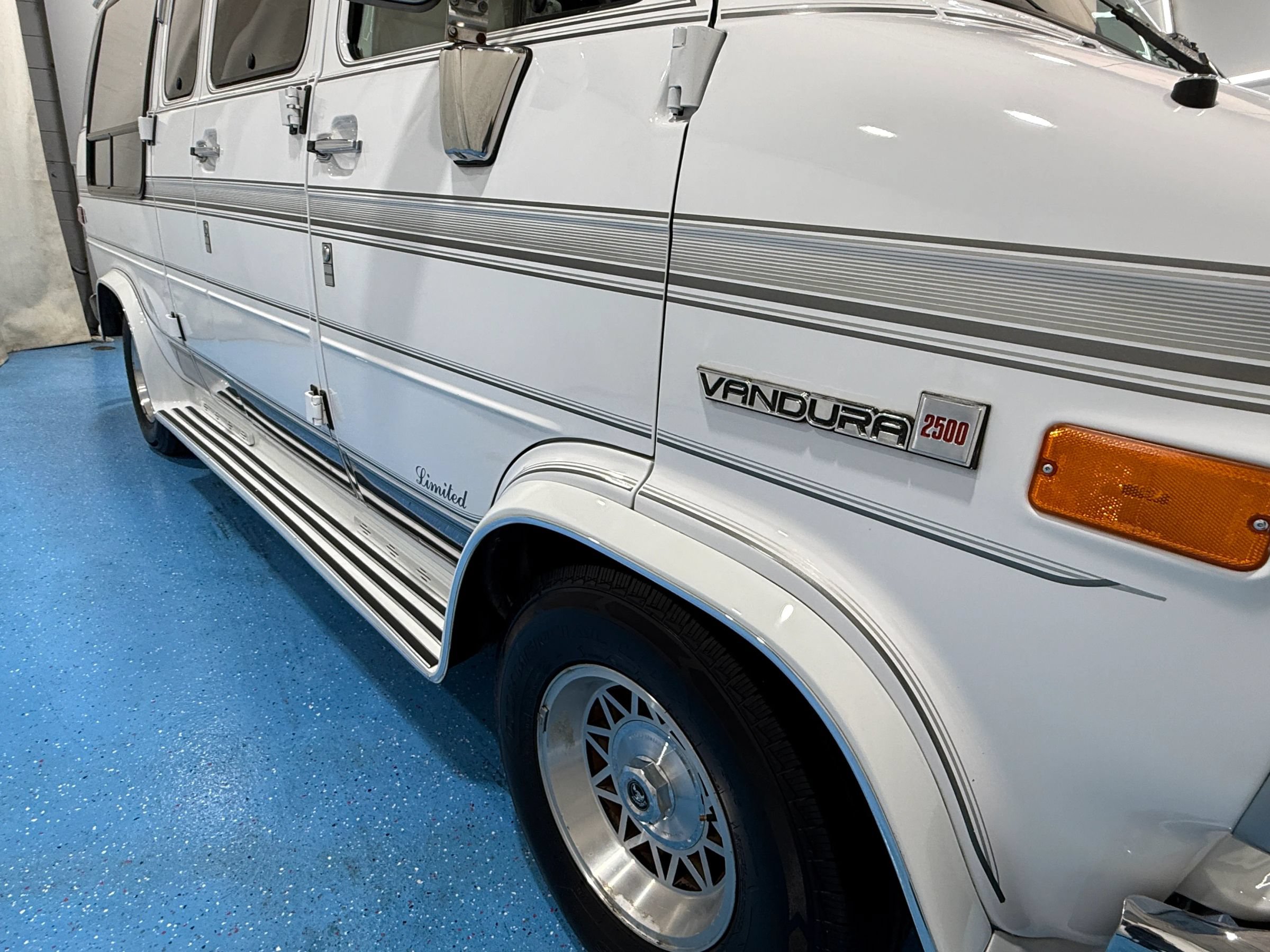 Used 1995 GMC G2500 Vandura RWD image 13