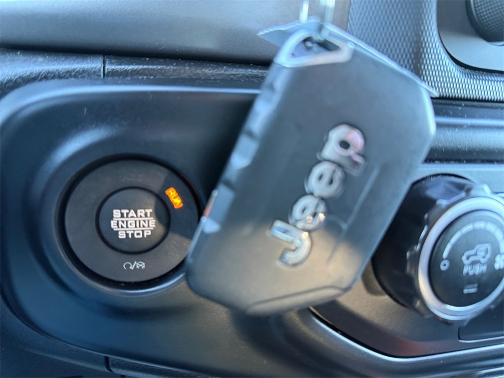 Used 2021 Jeep Gladiator Willys image 31