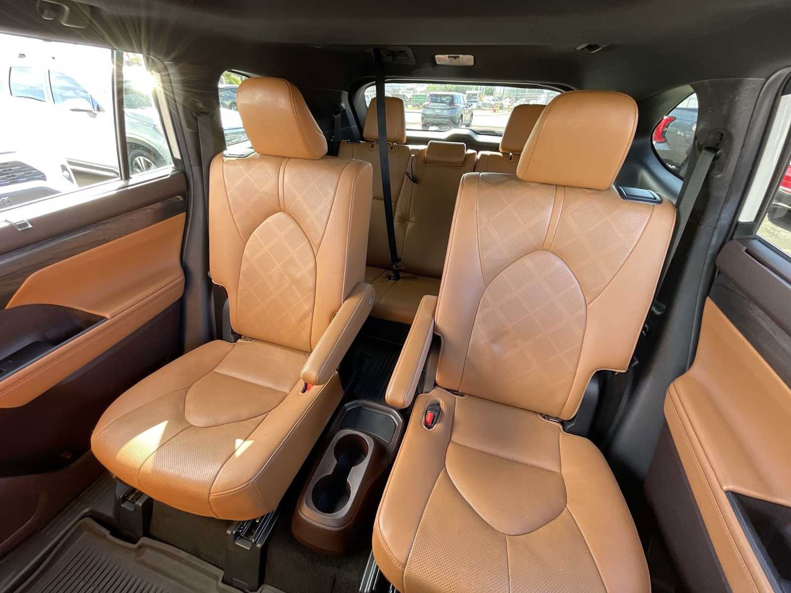 Used 2020 Toyota Highlander Platinum AWD/4WD image 25
