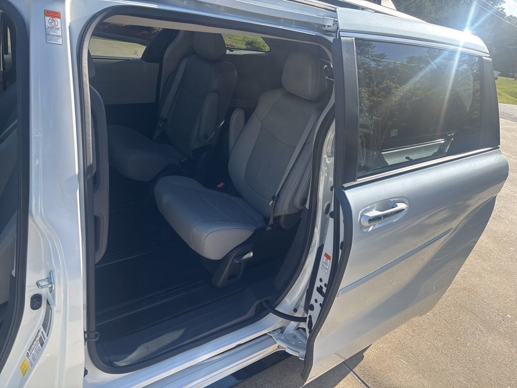 Used 2024 Toyota Sienna Limited AWD/4WD image 39