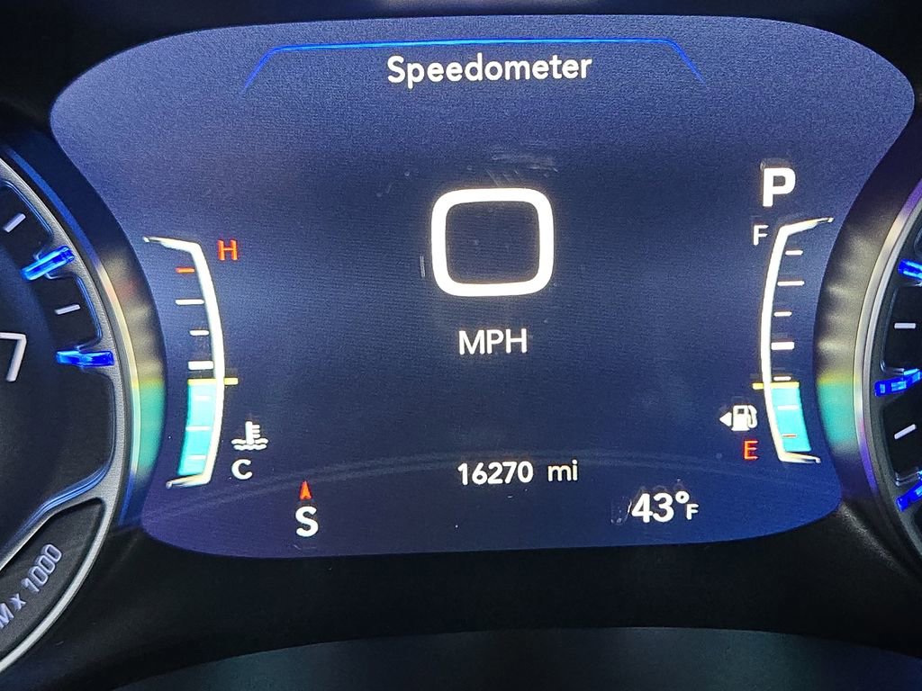 Used 2024 Chrysler Pacifica Touring image 21