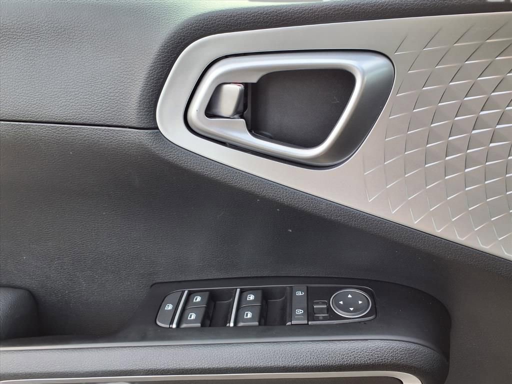 Used 2024 Kia Soul LX w/ Option Group 015 image 19