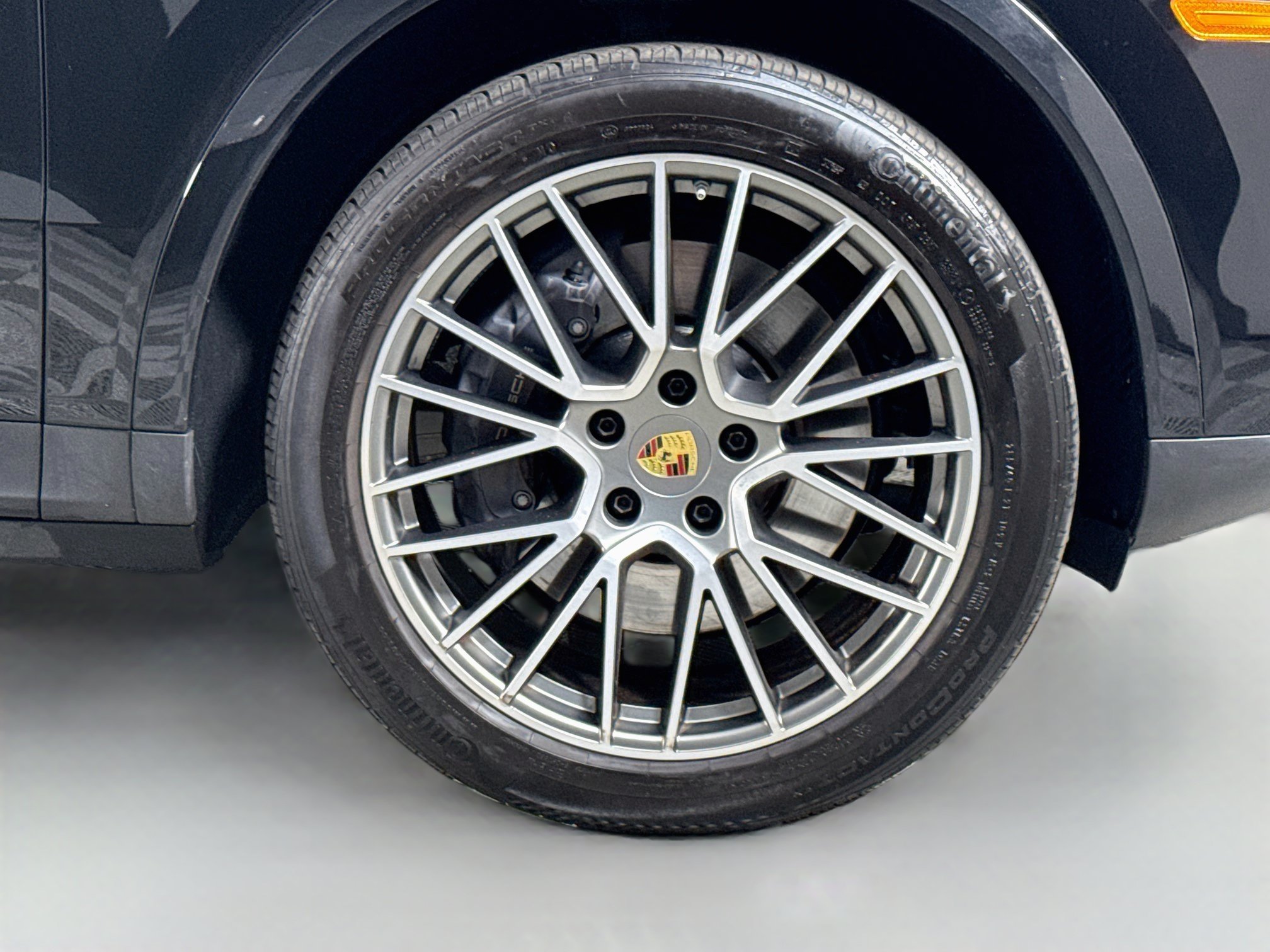 Used 2023 Porsche Cayenne Platinum Edition AWD/4WD image 32