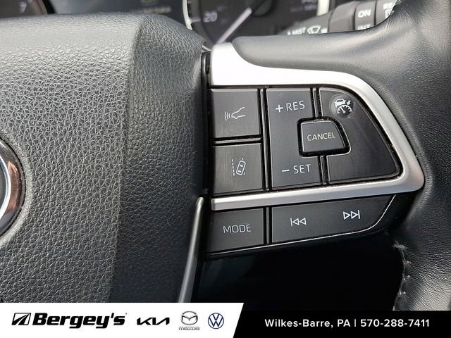 Used 2023 Toyota Highlander XSE AWD/4WD image 24