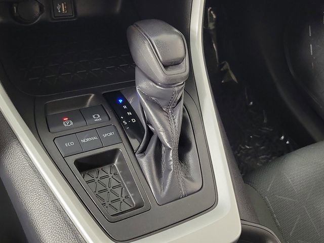 Used 2024 Toyota RAV4 XLE w/ Convenience Package FWD image 31
