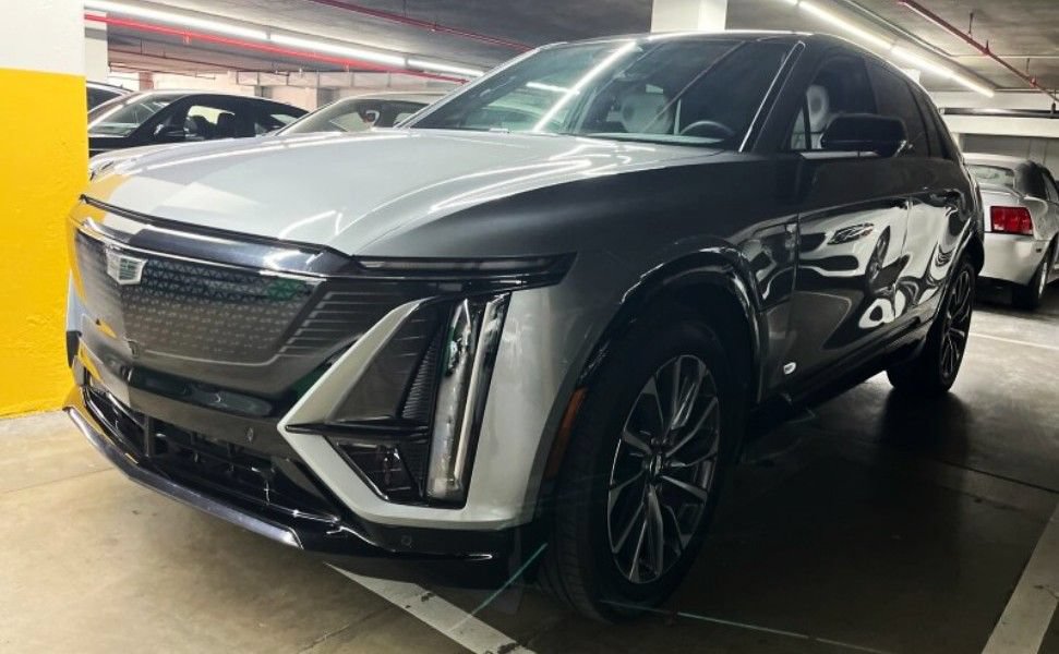 Used 2024 Cadillac Lyriq Sport AWD/4WD image 2