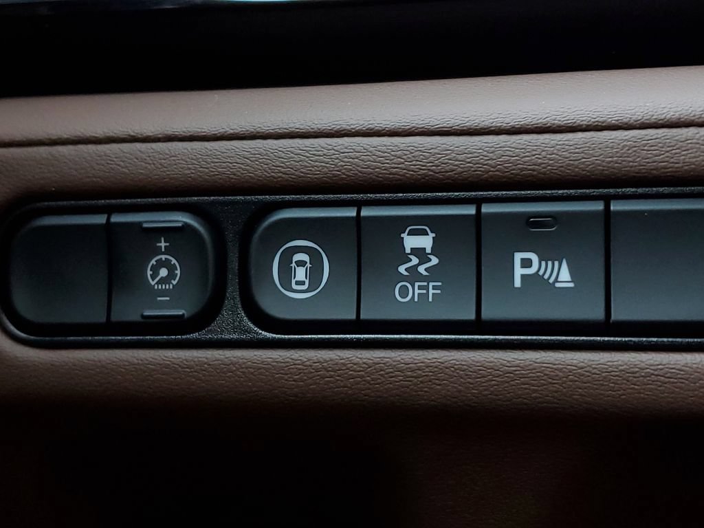 Certified 2026 Acura MDX w/ Technology Package FWD image 29