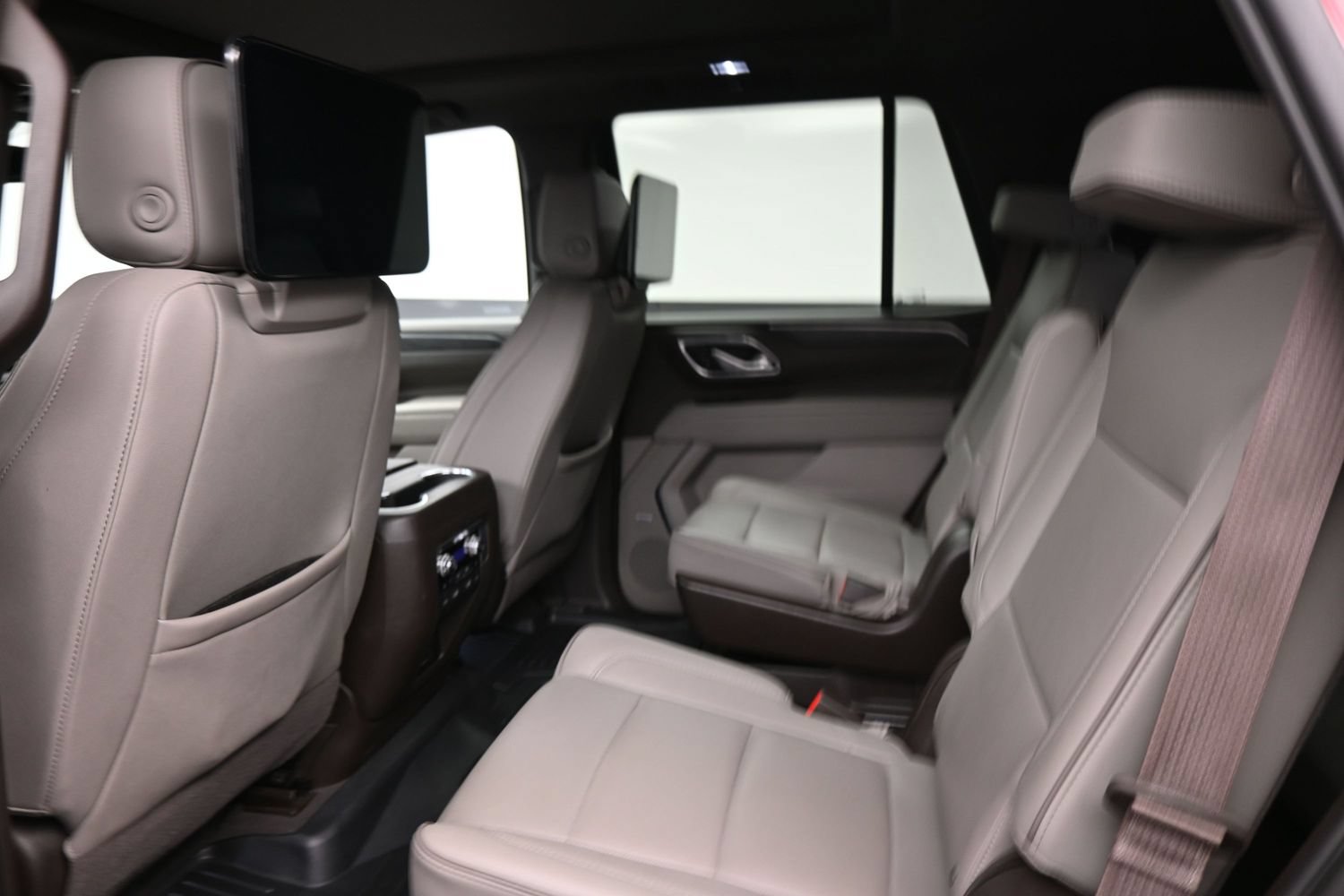 Used 2023 GMC Yukon SLT w/ SLT Premium Package AWD/4WD image 16