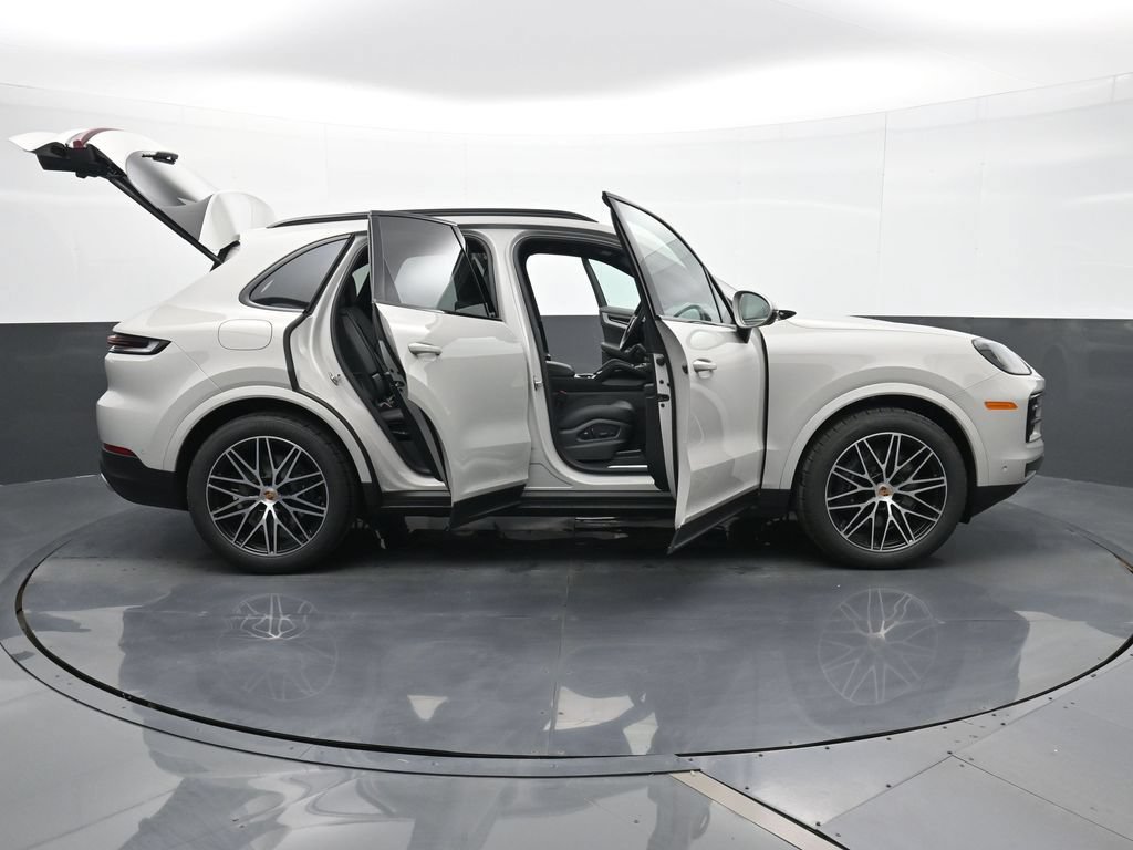 Certified 2026 Porsche Cayenne AWD/4WD image 33