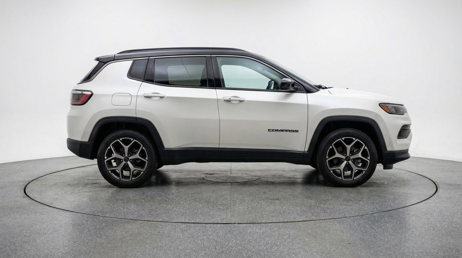 Used 2025 Jeep Compass Limited image 11