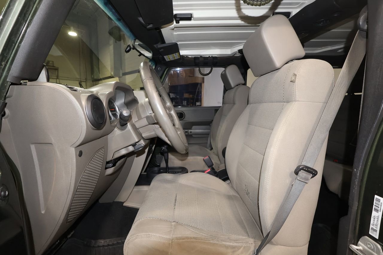 Used 2007 Jeep Wrangler Unlimited Sahara w/ Dual Top Group image 13