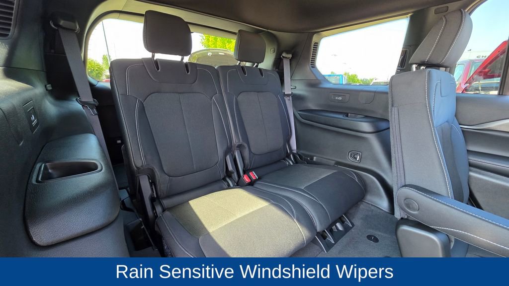 New 2025 Jeep Grand Cherokee L Laredo w/ Luxury Tech Group I image 17