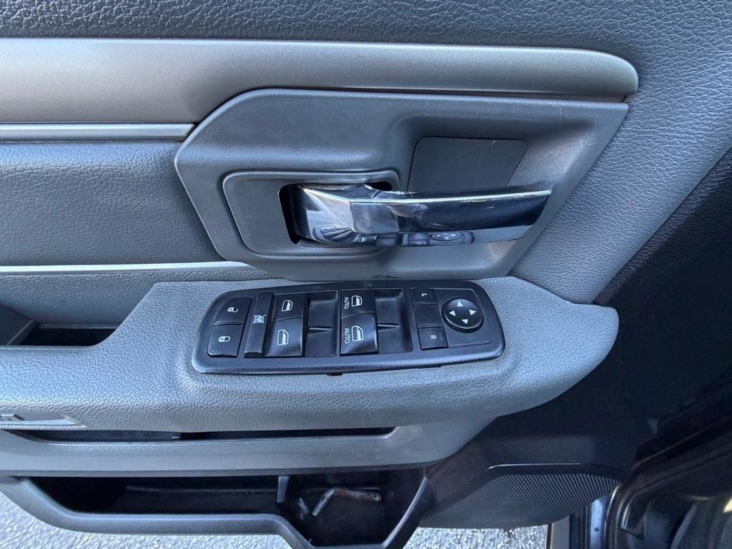 Used 2014 RAM 2500 SLT image 22