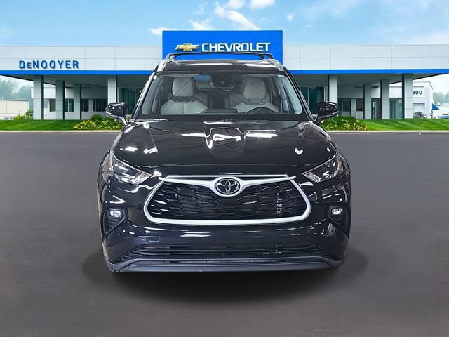 Used 2023 Toyota Highlander XLE video 2