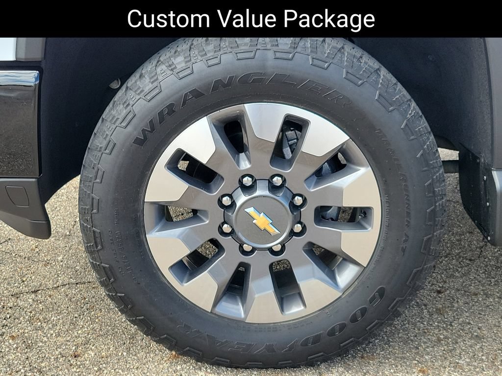Used 2024 Chevrolet Silverado 2500 Custom w/ Custom Value Package AWD/4WD image 9