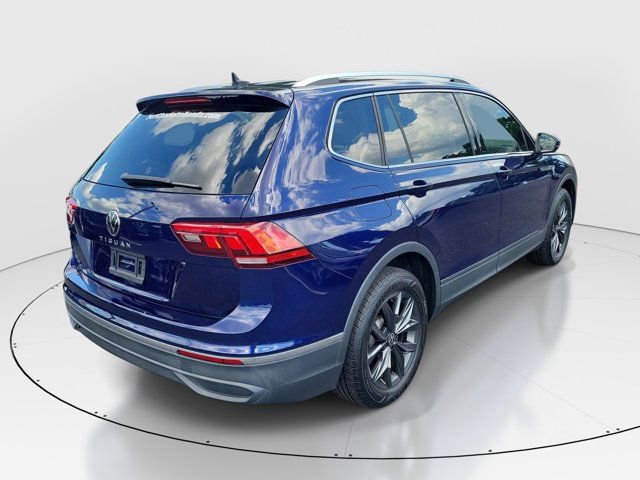 Certified 2023 Volkswagen Tiguan SE w/ Panoramic Sunroof Package FWD image 32