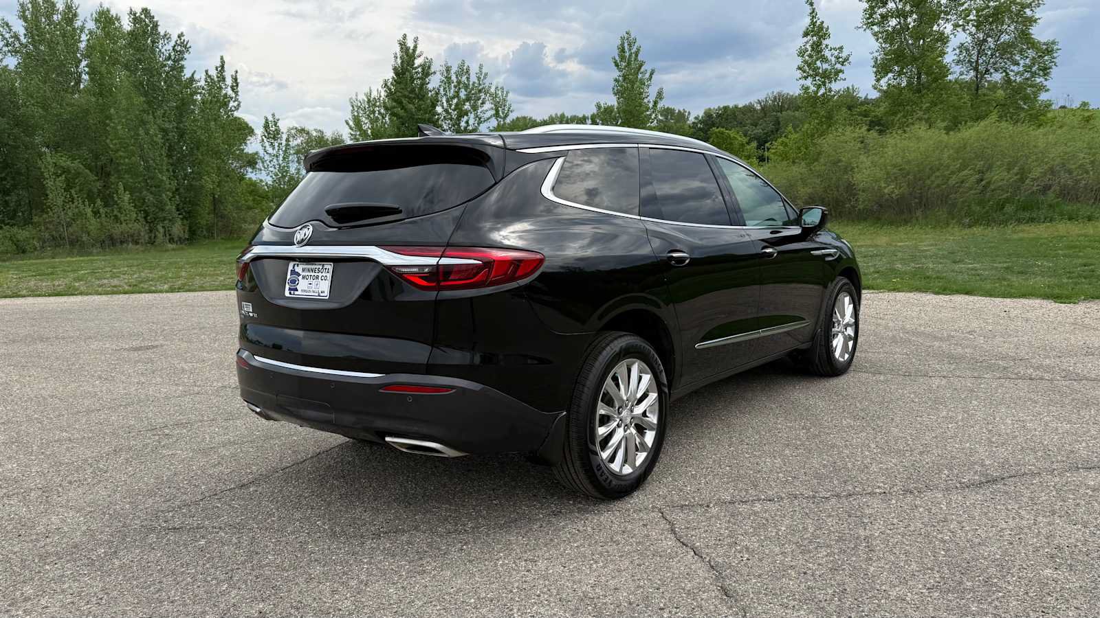 Used 2021 Buick Enclave Premium w/ Surround and Sites Package AWD/4WD image 4