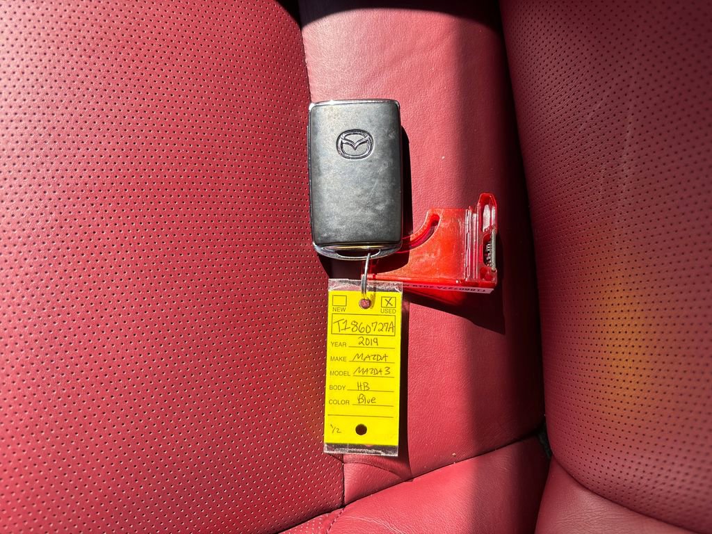 Used 2019 MAZDA MAZDA3 Hatchback w/ Premium Package image 29