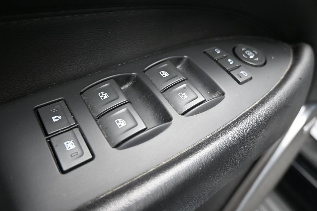 Used 2018 Cadillac Escalade ESV Premium Luxury AWD/4WD image 11