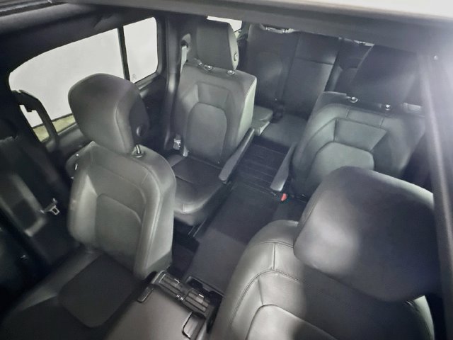 Certified 2025 Land Rover Defender 130 X-Dynamic SE AWD/4WD image 14