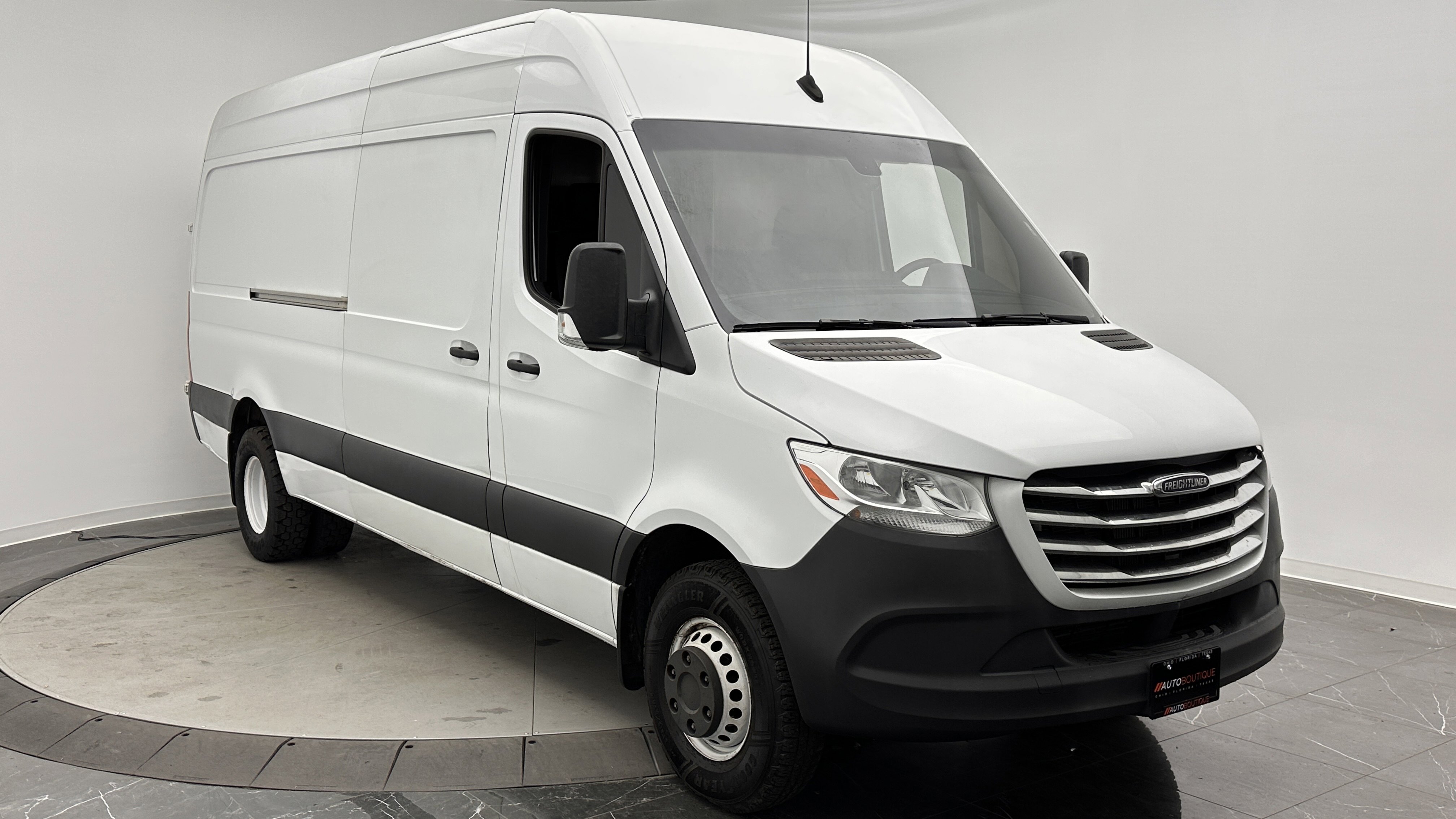 Used 2020 Freightliner Sprinter 3500 image 3