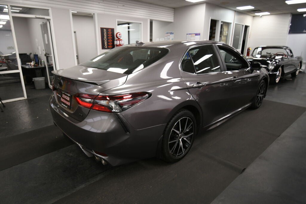 Used 2023 Toyota Camry SE FWD image 7