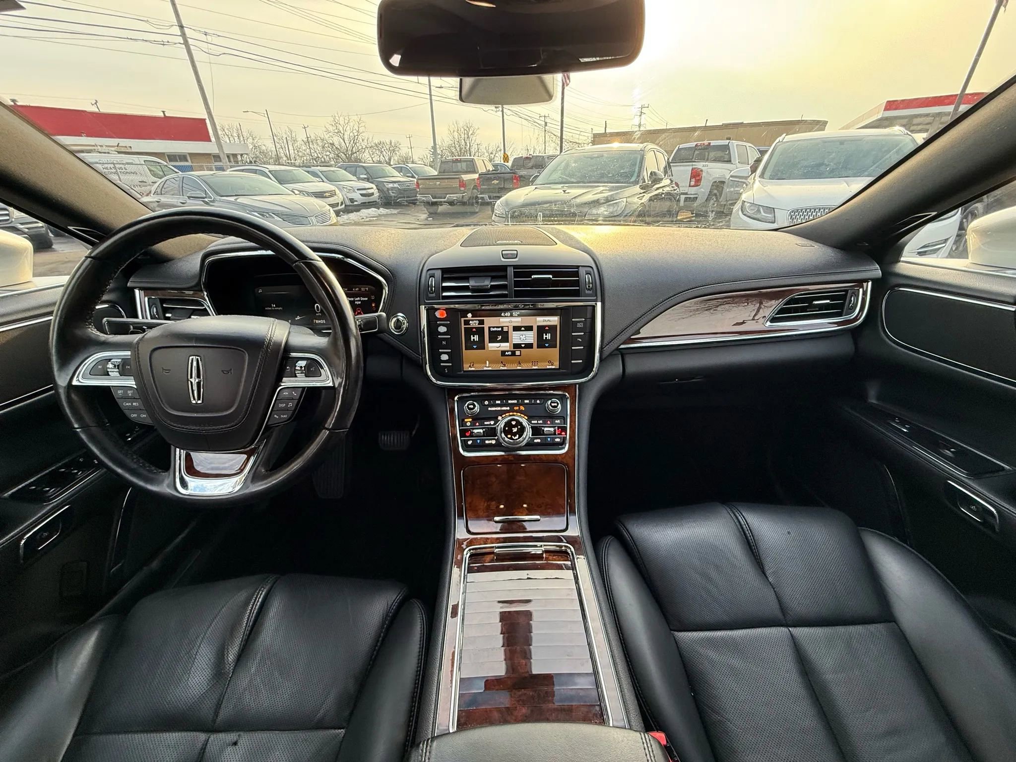 Used 2017 Lincoln Continental Select w/ Climate Package image 28