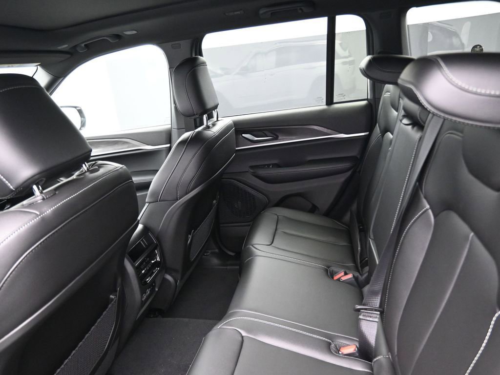 New 2025 Jeep Grand Cherokee Limited image 14