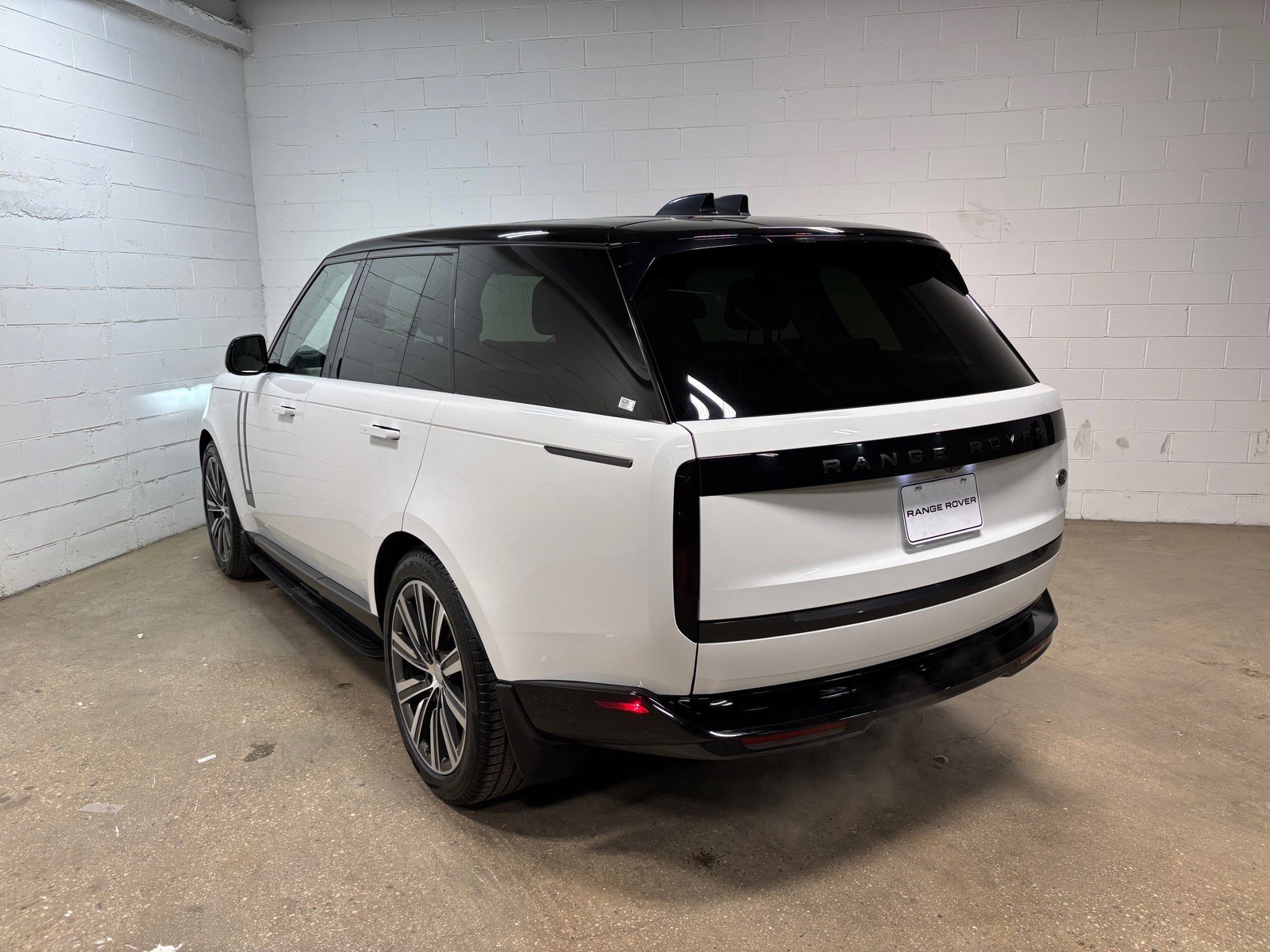Used 2023 Land Rover Range Rover SE image 9