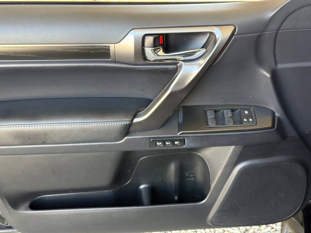 Used 2023 Lexus GX 460 w/ Black Line Special Edition image 3