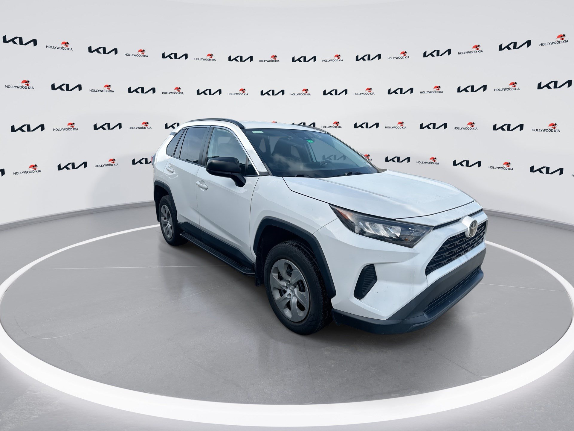 Used 2021 Toyota RAV4 LE FWD image 2