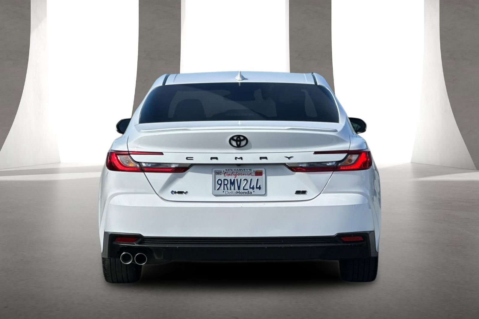 Used 2025 Toyota Camry SE FWD image 5