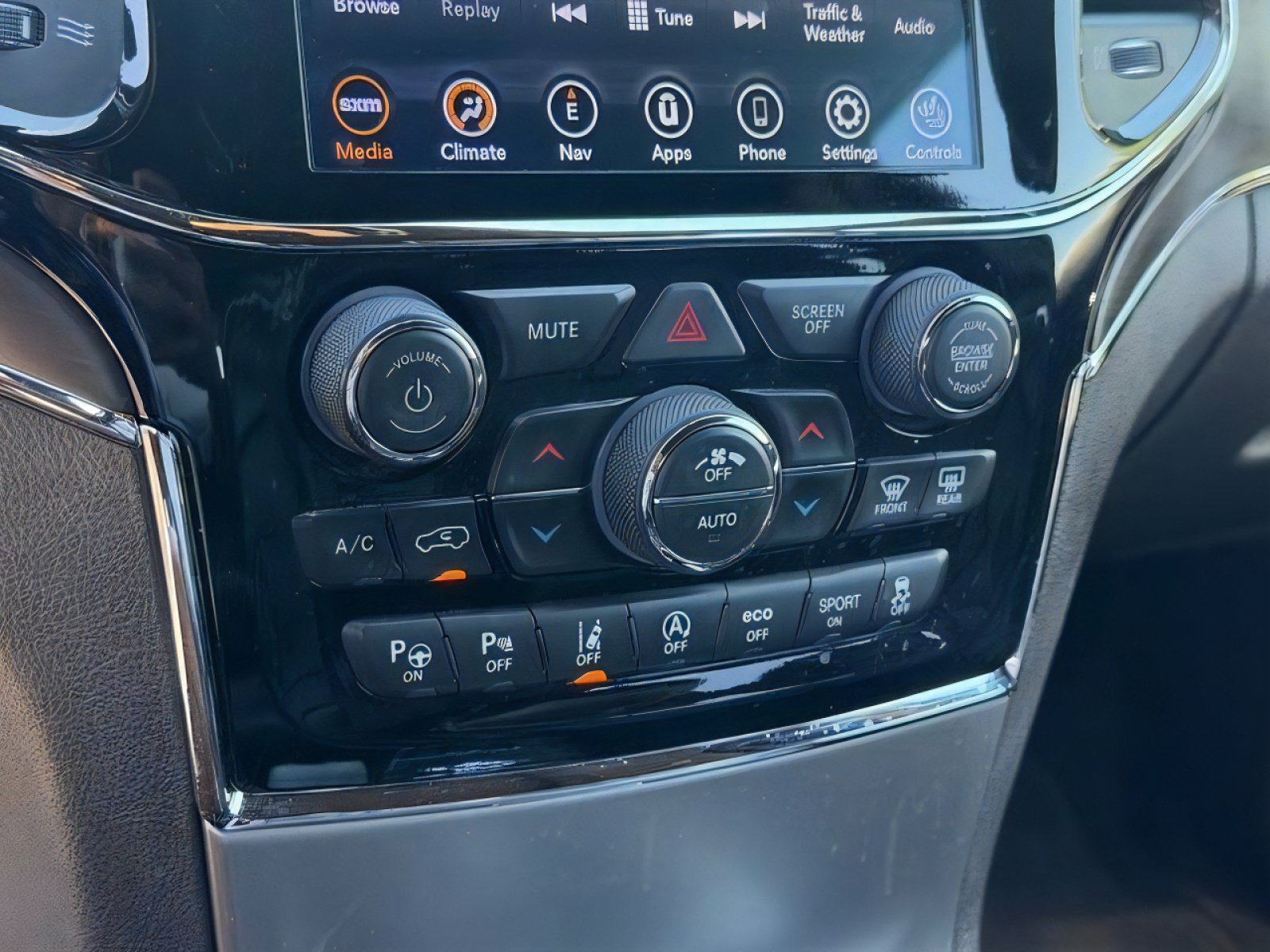 Used 2019 Jeep Grand Cherokee Overland AWD/4WD image 28