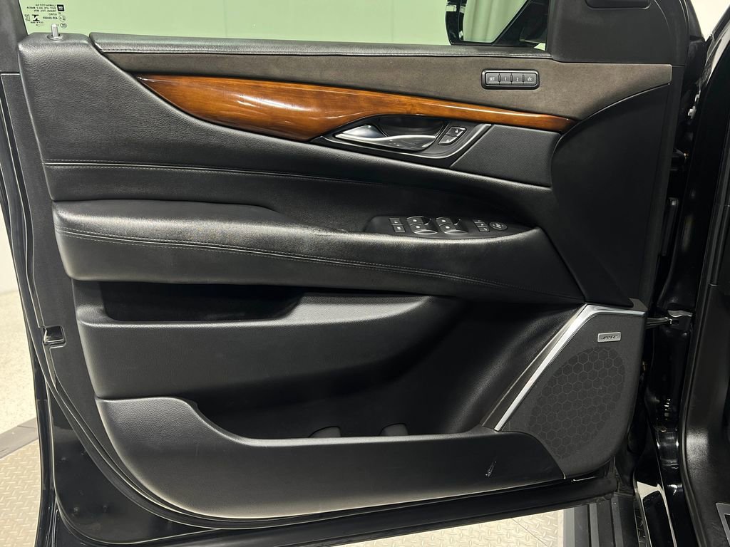 Used 2018 Cadillac Escalade Premium Luxury w/ LPO, Radiant Package AWD/4WD image 15