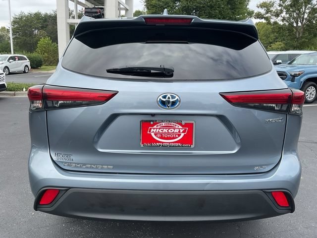 Used 2021 Toyota Highlander XLE AWD/4WD image 9