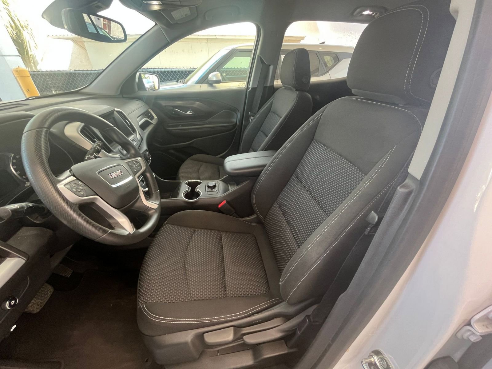 Used 2024 GMC Terrain SLE FWD image 25