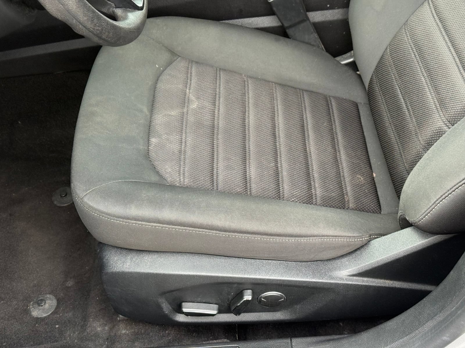 Used 2020 Ford Fusion SE FWD image 34
