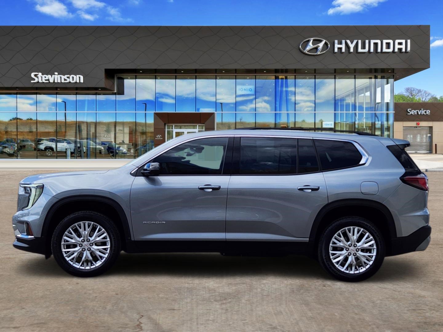 Used 2024 GMC Acadia Elevation w/ Luxury Package image 2