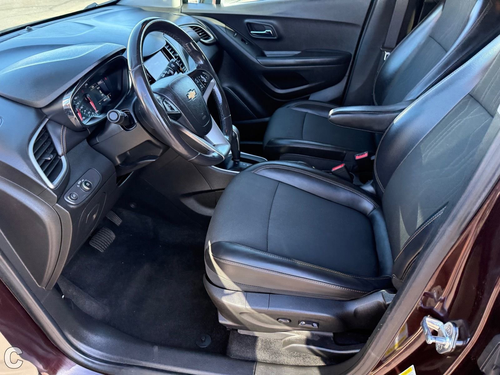 Certified 2022 Chevrolet Trax LT w/ LT Convenience Package AWD/4WD image 17