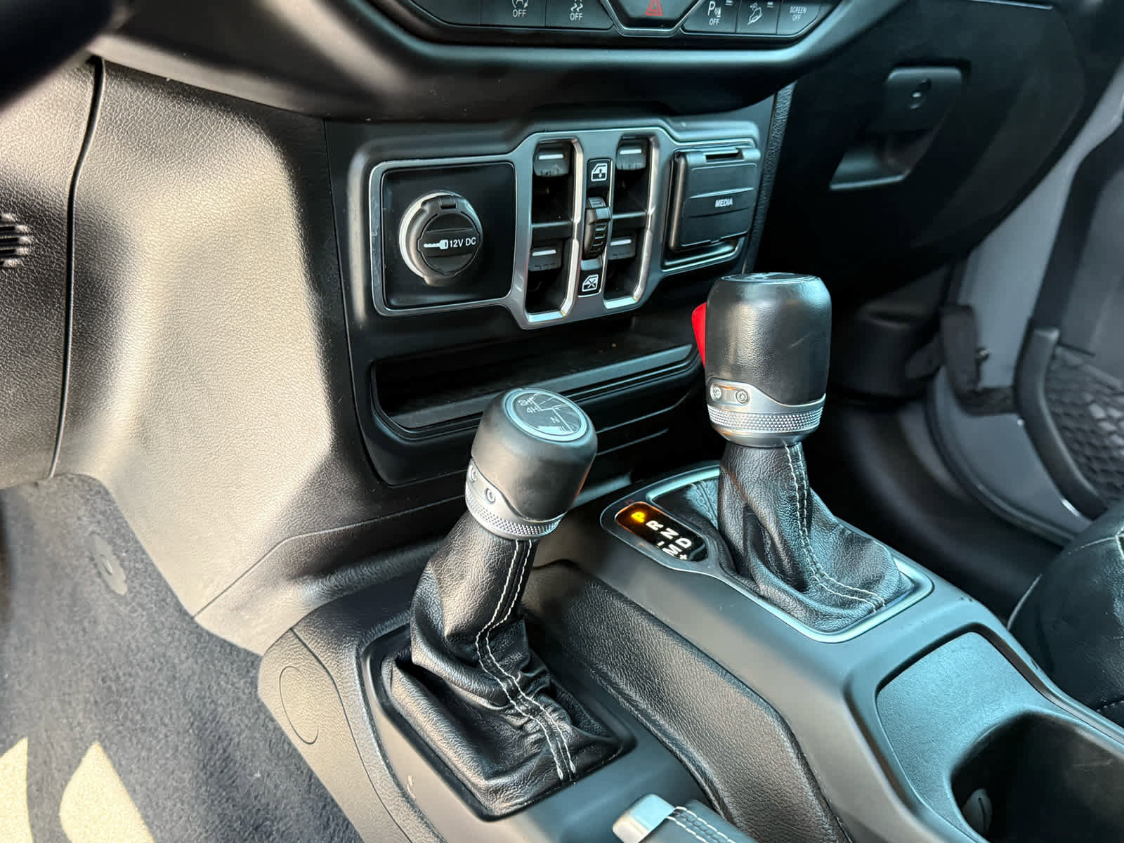 Used 2019 Jeep Wrangler Unlimited Sahara image 22