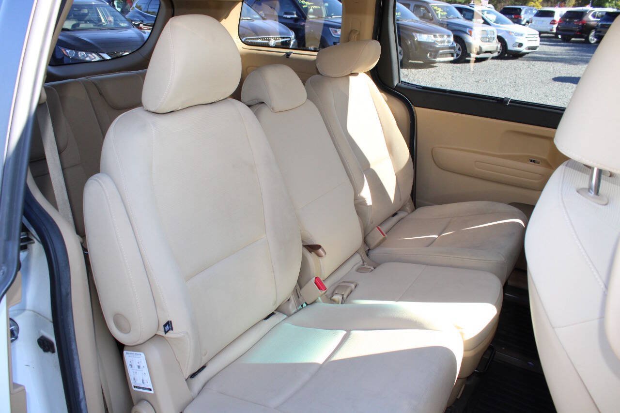 Used 2015 Kia Sedona LX w/ LX Convenience Package FWD image 18