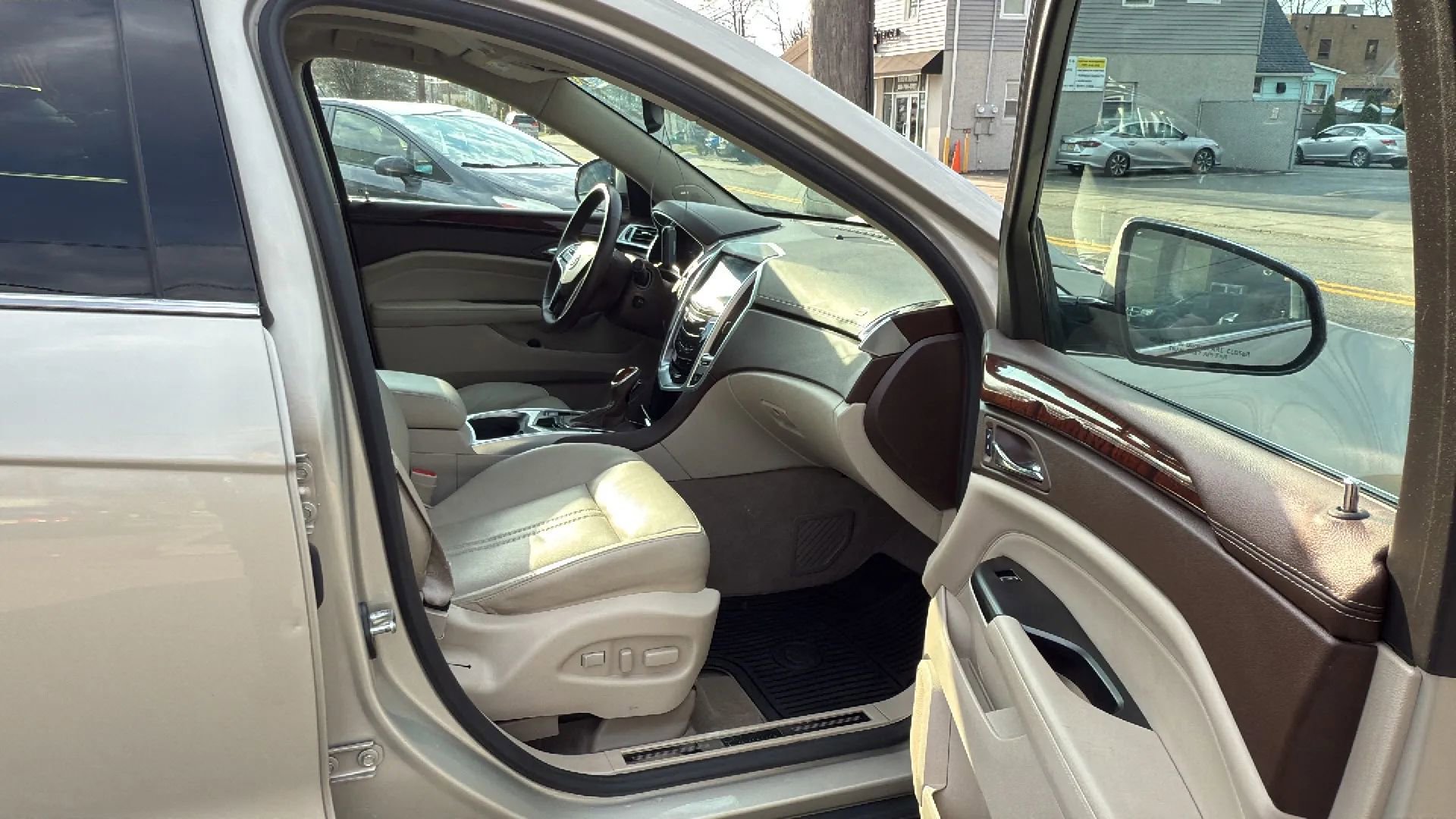 Used 2015 Cadillac SRX Luxury w/ Driver Awareness Package image 25